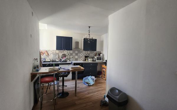 Immeuble à vendre    2 pièces •  Bourg-Saint-Andéol