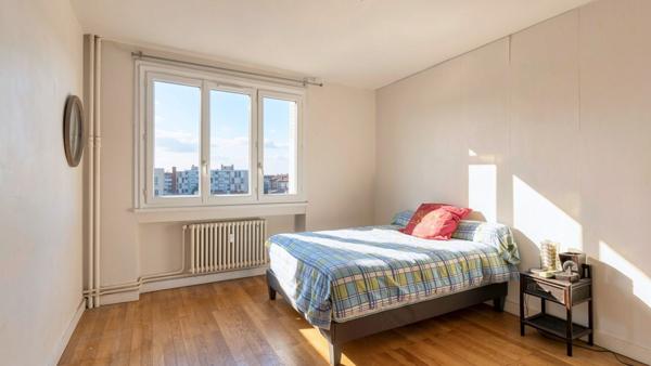 Appartement
         3 pièces
        - 95 m² Exclusivité 325 000 € *