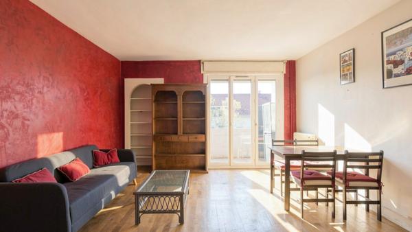 Appartement
         3 pièces
        - 95 m² Exclusivité 325 000 € *
