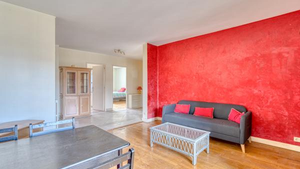Appartement
         3 pièces
        - 95 m² Exclusivité 325 000 € *