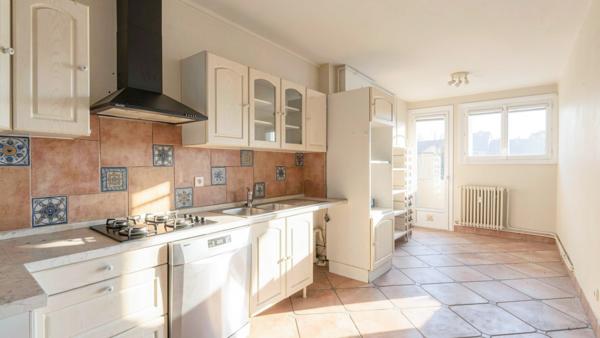 Appartement
         3 pièces
        - 95 m² Exclusivité 325 000 € *