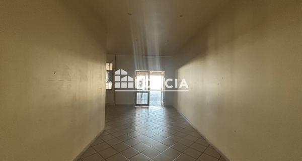 Location Local commercial 3 pièces - Montélimar 26200