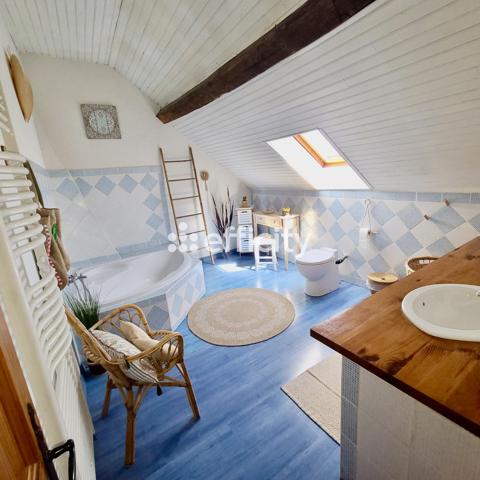Maison
         5 pièces
        - 178 m² 159 900 € *