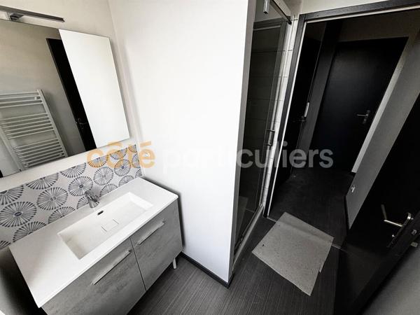 Location
                Appartement46,69 m² - 3 Pièces -
                    CLERMONT FERRAND (63000)