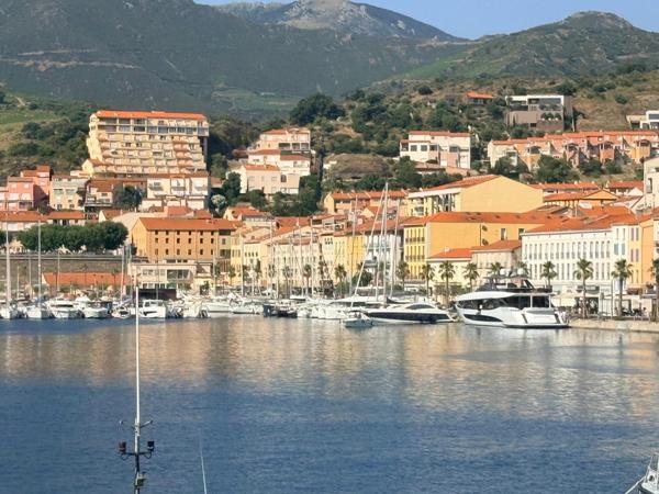 PORT-VENDRES (66), MAGNIFIQUE FOND DE COMMERCE, EMPLACEMENT EXCEPTIONNEL