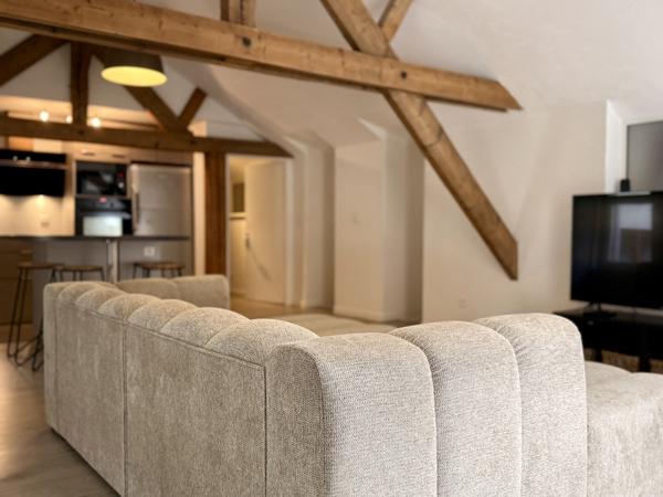 Ensemble immobilier mixte 240 000 €