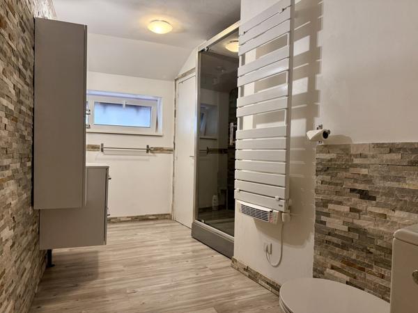 Ensemble immobilier mixte 240 000 €