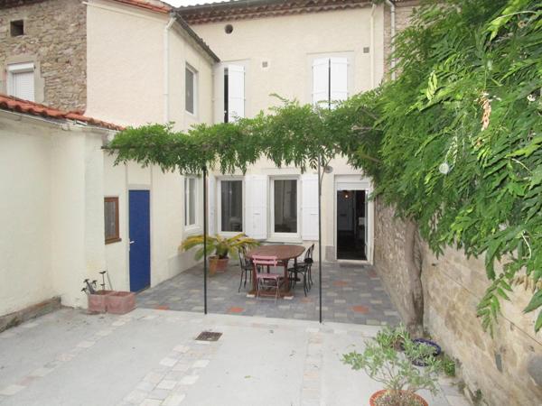 MAISON DE VILLE AVEC GRAND JARDIN
