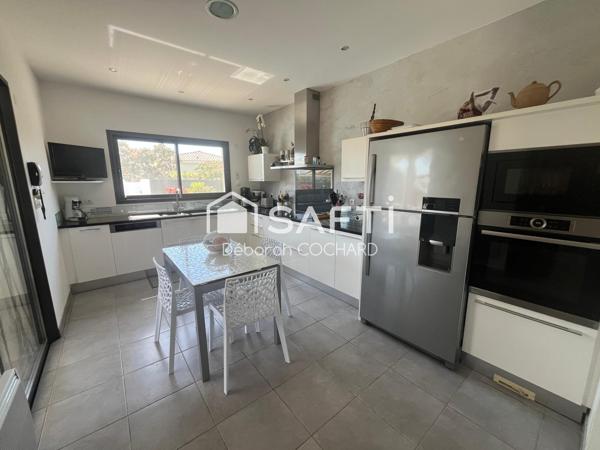 JACOU –Superbe villa contemporaine haut de gamme 150 m² avec piscine, pool-house et terrain de 902 m² sans vis-à-vis