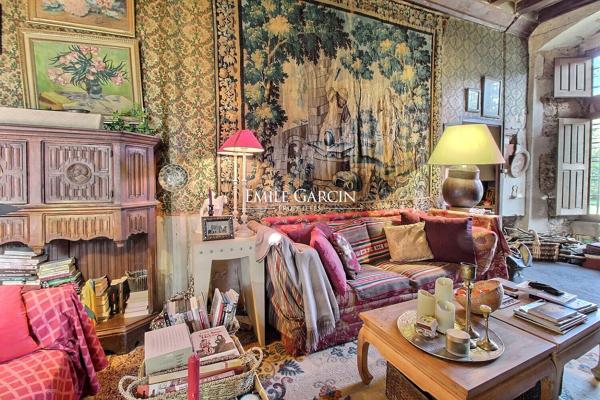 À vendre - Pays de la Loire, chateau, et dépendances en Mayenne
