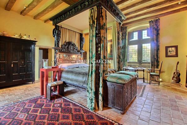 À vendre - Pays de la Loire, chateau, et dépendances en Mayenne