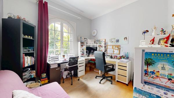 NICE - LIBÉRATION / VERNIER : VASTE 7 PIÈCES DE 165 M² AVEC BALCONS