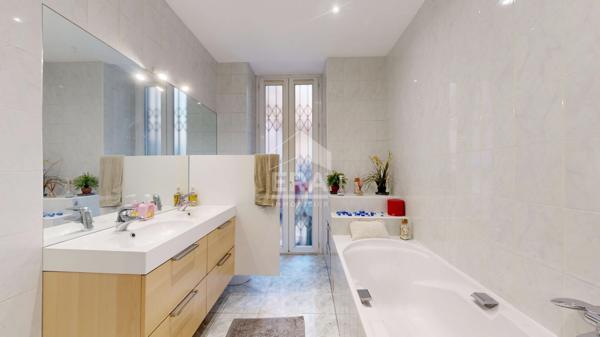 NICE - LIBÉRATION / VERNIER : VASTE 7 PIÈCES DE 165 M² AVEC BALCONS