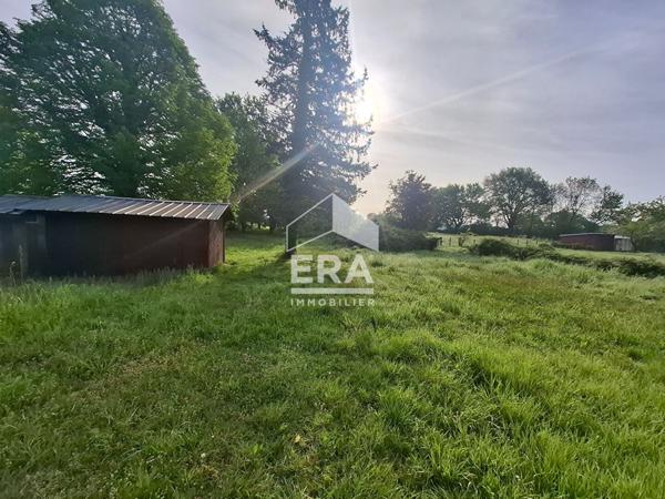 Belle parcelle plate hors lotissement, viabilisée en partie