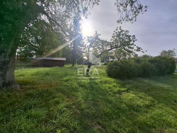 Belle parcelle plate hors lotissement, viabilisée en partie