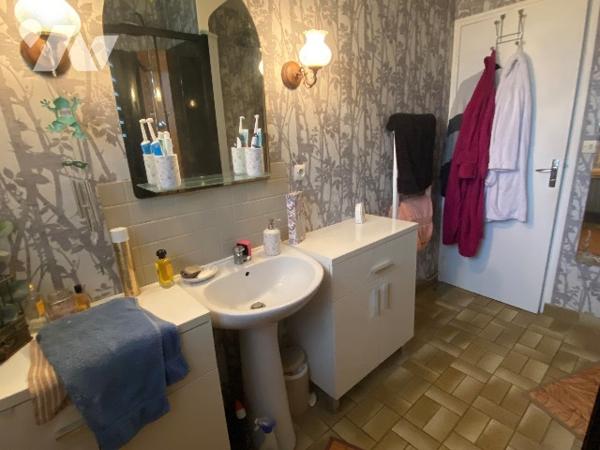 Une maison de trois chambres à coucher d'environ 120 m² sur terrain d'environ 3.960 m².