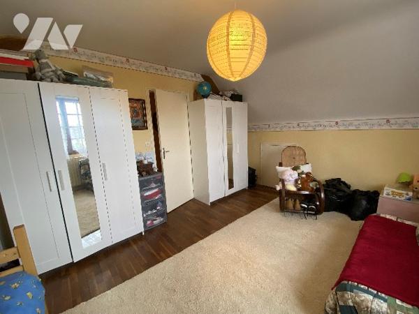 Une maison de trois chambres à coucher d'environ 120 m² sur terrain d'environ 3.960 m².