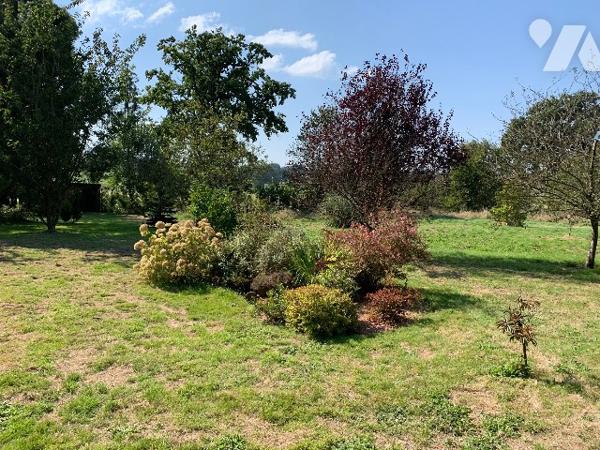 Une maison de trois chambres à coucher d'environ 120 m² sur terrain d'environ 3.960 m².