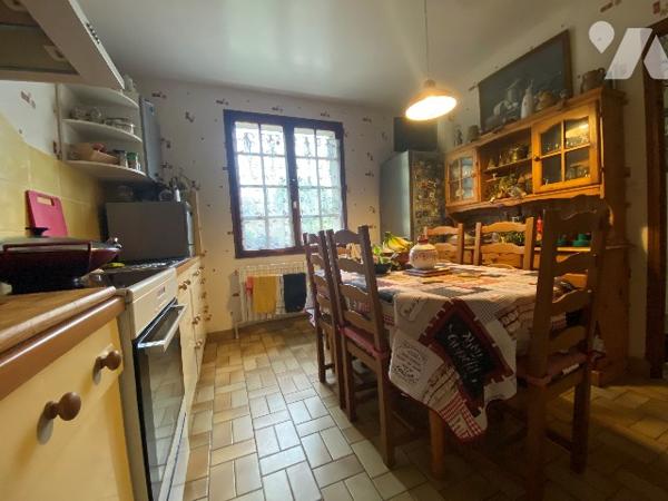 Une maison de trois chambres à coucher d'environ 120 m² sur terrain d'environ 3.960 m².