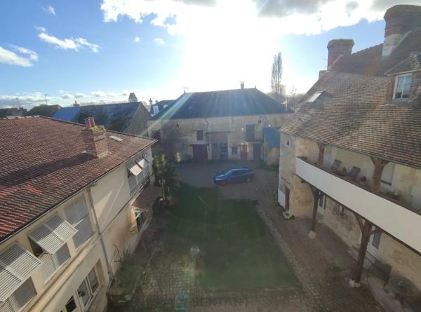 Belle demeure de 446 m² hab datant du 13ème et 17ème siécle avec nombreuses dépendances