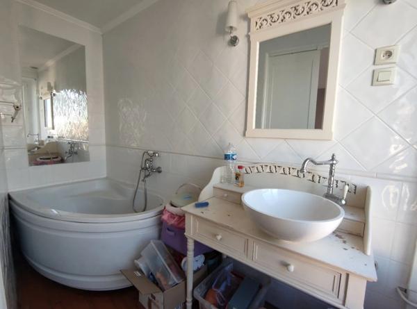 Belle demeure de 446 m² hab datant du 13ème et 17ème siécle avec nombreuses dépendances