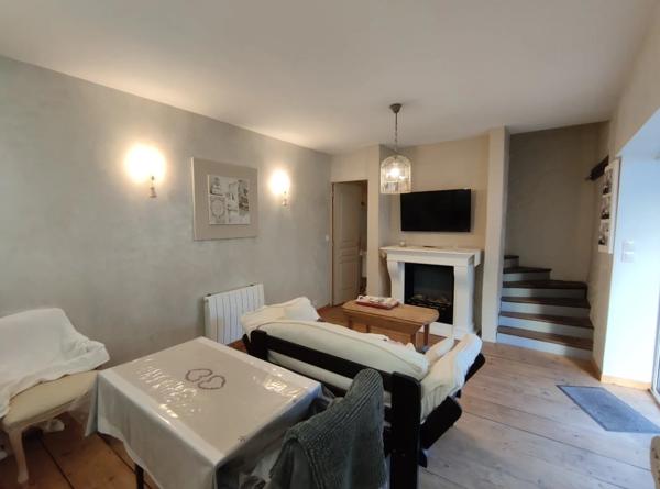 Belle demeure de 446 m² hab datant du 13ème et 17ème siécle avec nombreuses dépendances