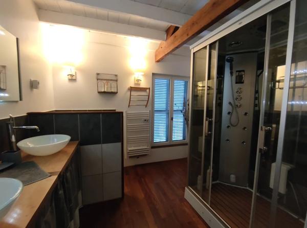 Belle demeure de 446 m² hab datant du 13ème et 17ème siécle avec nombreuses dépendances