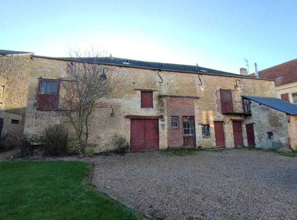 Belle demeure de 446 m² hab datant du 13ème et 17ème siécle avec nombreuses dépendances