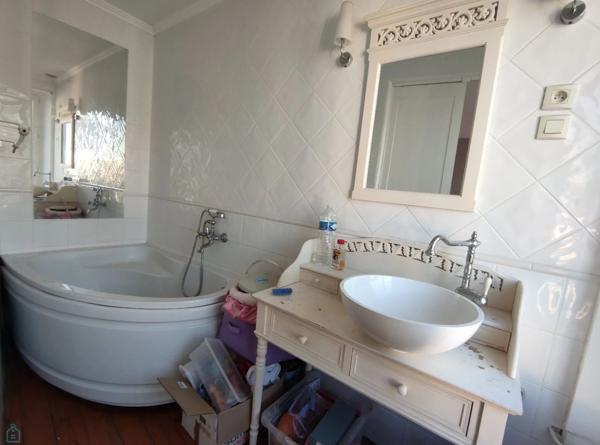 Belle demeure de 446 m² hab datant du 13ème et 17ème siécle avec nombreuses dépendances