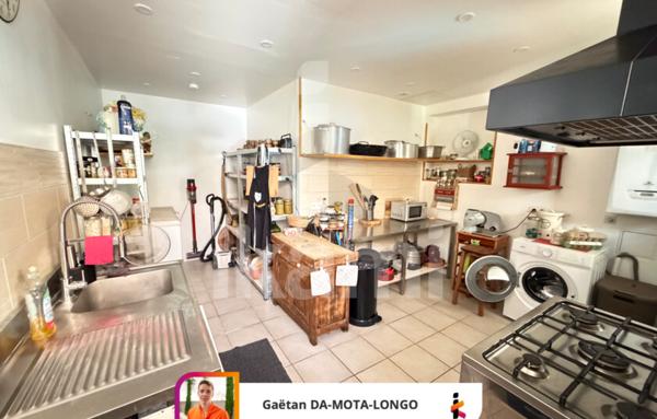 Maison avec studio et grand hangar   Plein centre de Salles