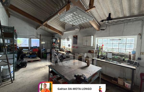 Maison avec studio et grand hangar   Plein centre de Salles