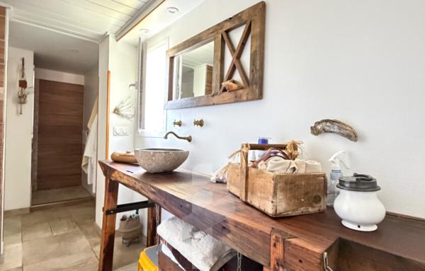 Maison avec studio et grand hangar   Plein centre de Salles