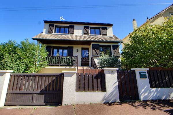 Maison 120 m² proche toutes commodités €479 000 ** - Référence 1037