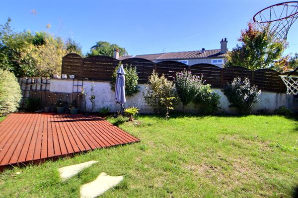 Maison 120 m² proche toutes commodités €479 000 ** - Référence 1037