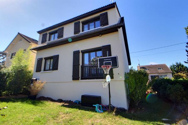 Maison 120 m² proche toutes commodités €479 000 ** - Référence 1037