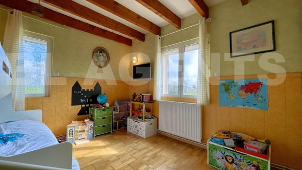 Propriété sur 2 hectares / 190 m² habitables / Box CHEVAUX et dépendances 300 m² / 5 min Autoroute A