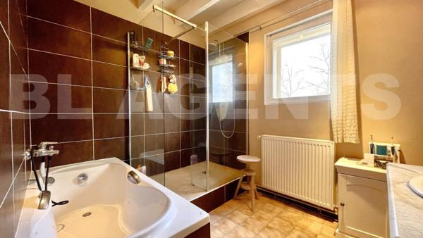 Propriété sur 2 hectares / 190 m² habitables / Box CHEVAUX et dépendances 300 m² / 5 min Autoroute A