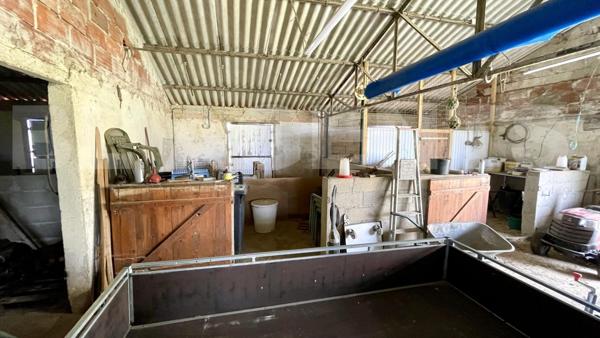 Propriété sur 2 hectares / 190 m² habitables / Box CHEVAUX et dépendances 300 m² / 5 min Autoroute A