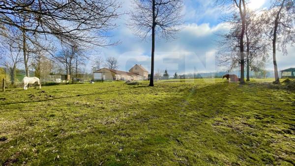 Propriété sur 2 hectares / 190 m² habitables / Box CHEVAUX et dépendances 300 m² / 5 min Autoroute A