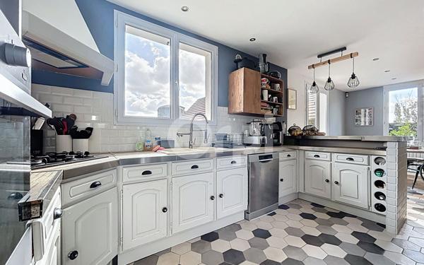 Maison à vendre    6 pièces •  Avilly-Saint-Léonard