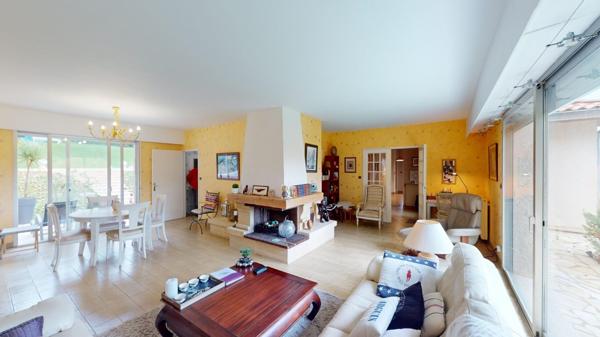 Maison de 165m² + sous-sol de 180m², le tout sur 1756m² avec piscine