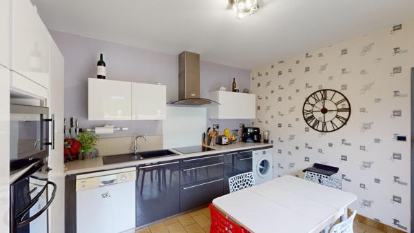 Maison de 165m² + sous-sol de 180m², le tout sur 1756m² avec piscine