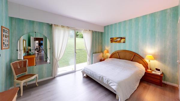 Maison de 165m² + sous-sol de 180m², le tout sur 1756m² avec piscine