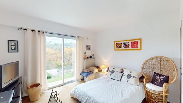 Maison de 165m² + sous-sol de 180m², le tout sur 1756m² avec piscine