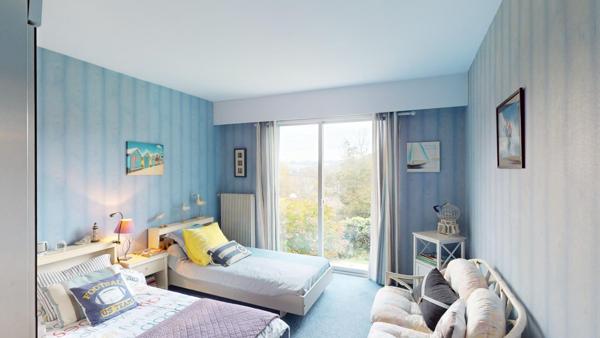 Maison de 165m² + sous-sol de 180m², le tout sur 1756m² avec piscine