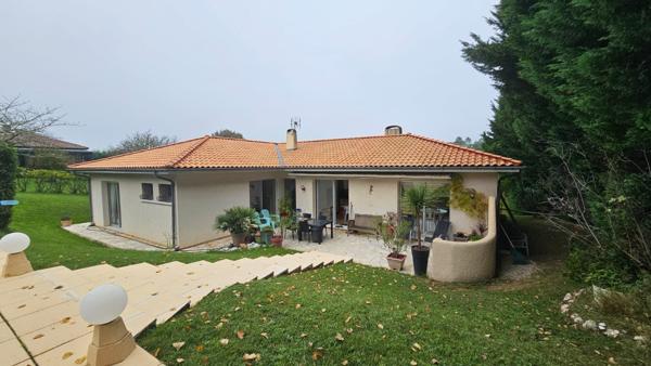 Maison de 165m² + sous-sol de 180m², le tout sur 1756m² avec piscine