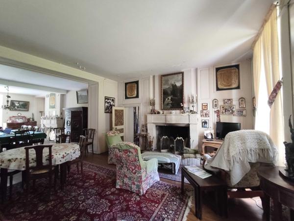 MANOIR DU 19°SIECLE DANS UN ECRIN DE VERDURE