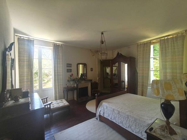 MANOIR DU 19°SIECLE DANS UN ECRIN DE VERDURE