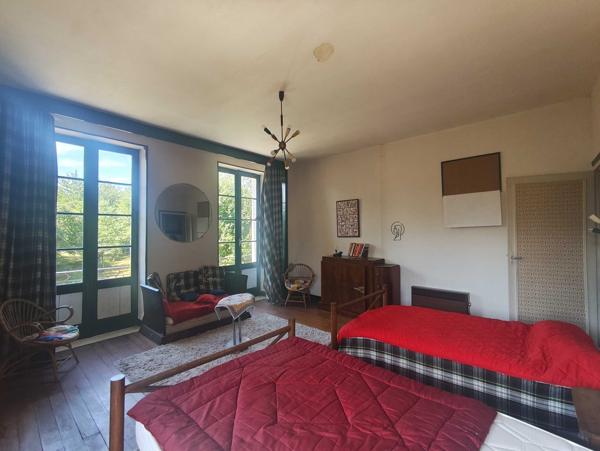MANOIR DU 19°SIECLE DANS UN ECRIN DE VERDURE