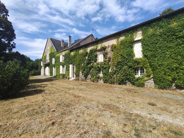 MANOIR DU 19°SIECLE DANS UN ECRIN DE VERDURE